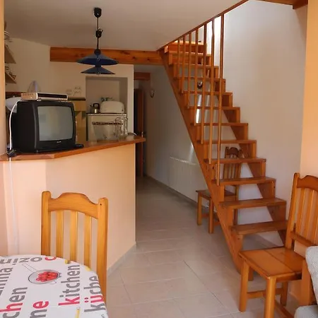 Cal Viola Apartment