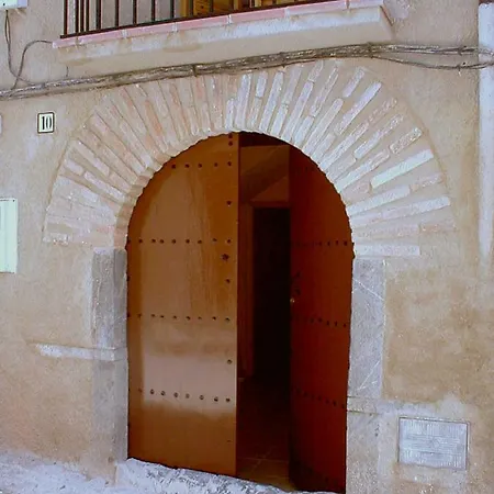 Cal Viola Apartment *