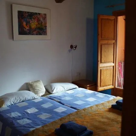 Cal Viola Apartment
