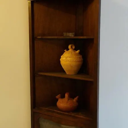Cal Viola Apartment