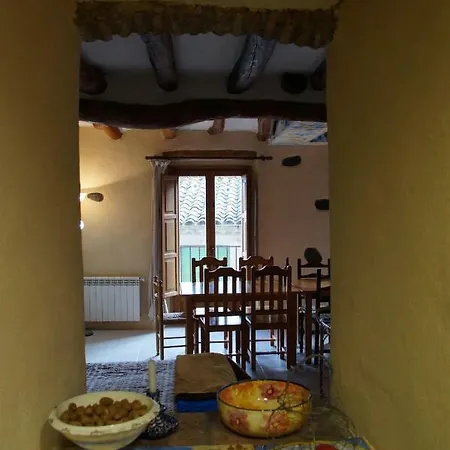 Cal Viola Apartment *