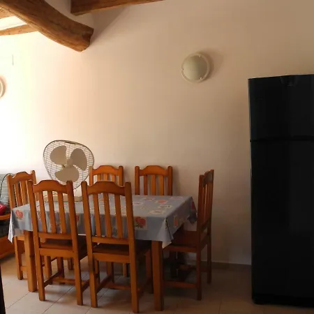 Cal Viola Apartment *